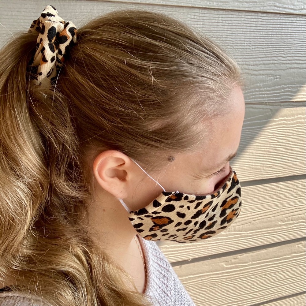 Adult size scrunchie and face covering set.
